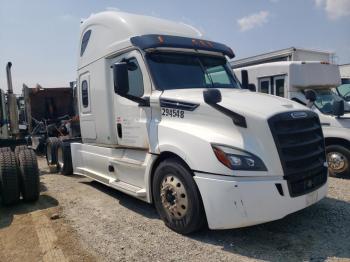  Salvage Freightliner Cascadia 1