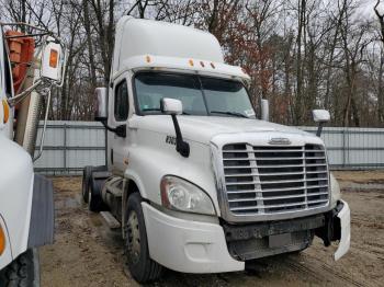  Salvage Freightliner Cascadia 1