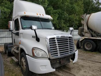  Salvage Freightliner Cascadia 1