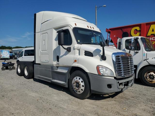  Salvage Freightliner Cascadia 1