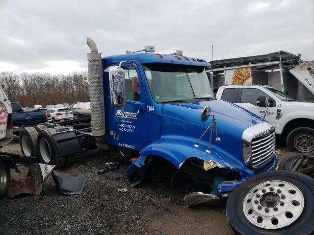  Salvage Freightliner Columbia 1