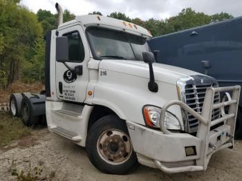  Salvage Freightliner Cascadia 1