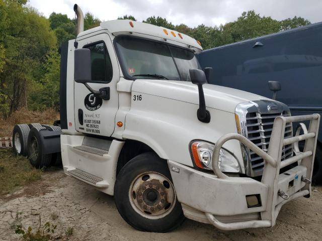  Salvage Freightliner Cascadia 1