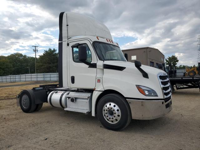  Salvage Freightliner Cascadia 1