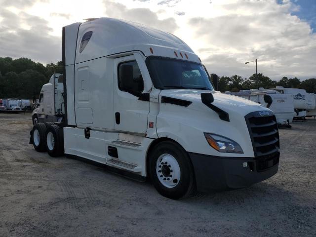  Salvage Freightliner Cascadia 1