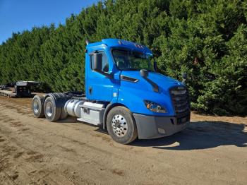  Salvage Freightliner Cascadia 1