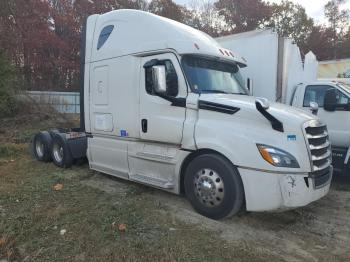  Salvage Freightliner Cascadia 1