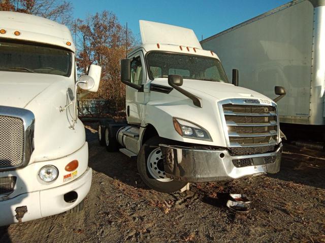  Salvage Freightliner Cascadia 1