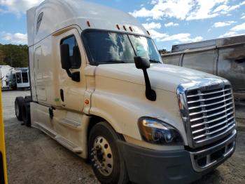  Salvage Freightliner Cascadia 1