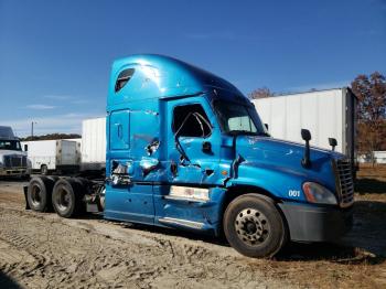  Salvage Freightliner Cascadia 1