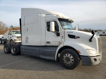  Salvage Peterbilt 579