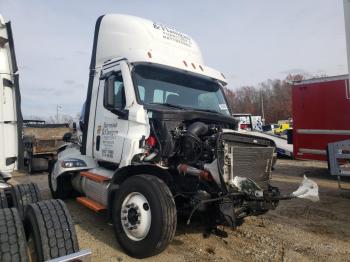  Salvage Freightliner Cascadia 1