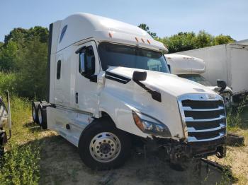  Salvage Freightliner Cascadia 1