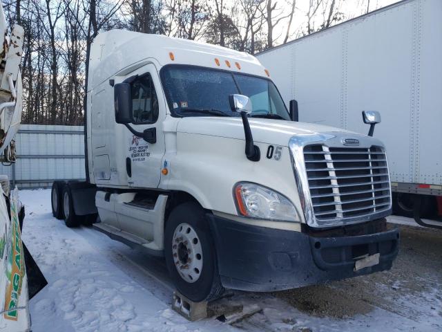  Salvage Freightliner Cascadia 1