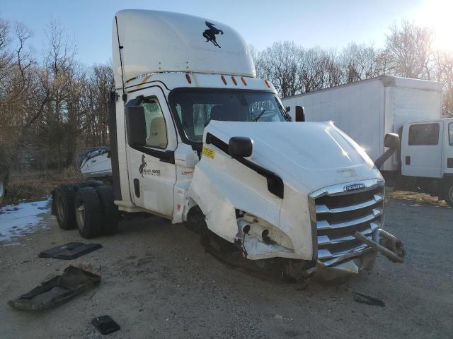  Salvage Freightliner Cascadia 1