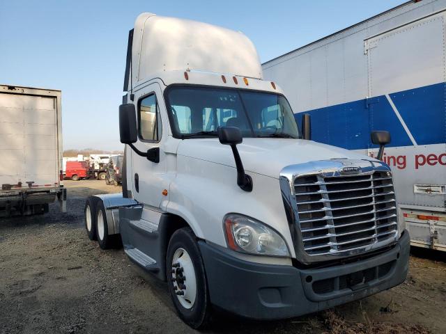  Salvage Freightliner Cascadia 1