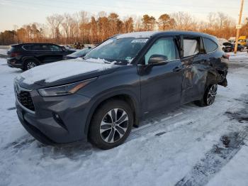  Salvage Toyota Highlander