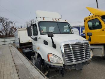  Salvage Freightliner Cascadia 1