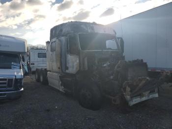  Salvage Volvo Vnl