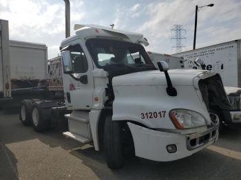  Salvage Freightliner Cascadia 1