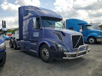  Salvage Volvo Vnl
