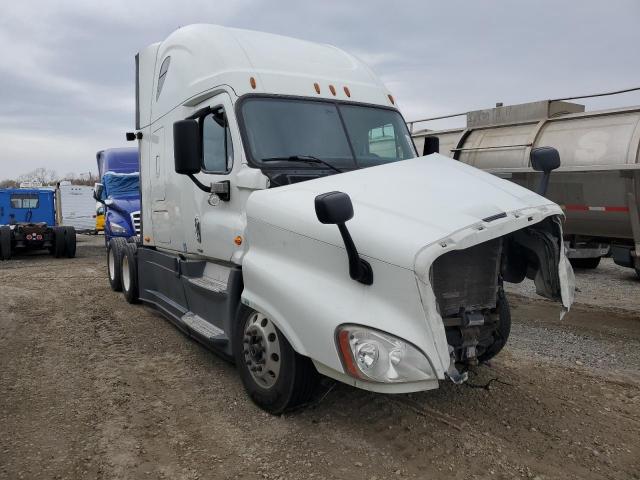  Salvage Freightliner Cascadia 1