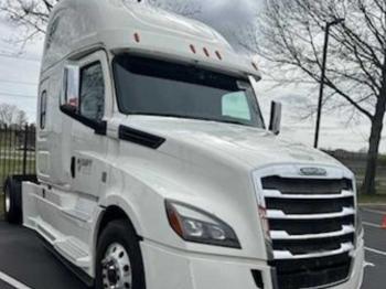 Salvage Freightliner Cascadia