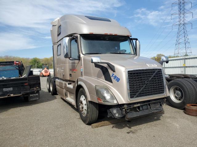  Salvage Volvo Vnl