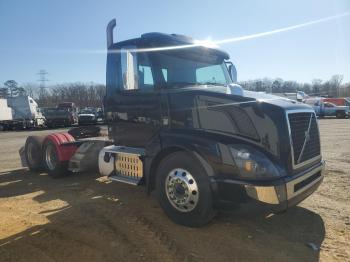  Salvage Volvo Vn