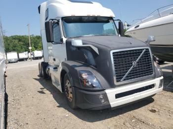  Salvage Volvo Vnl