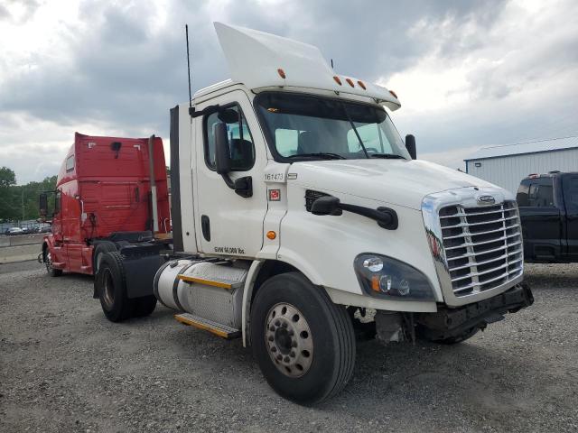  Salvage Freightliner Cascadia 1