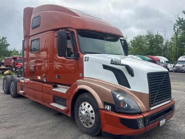  Salvage Volvo Vn