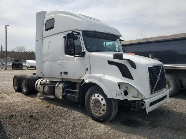  Salvage Volvo Vn