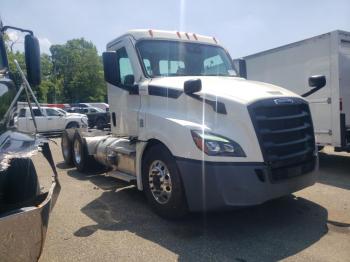  Salvage Freightliner Cascadia 1