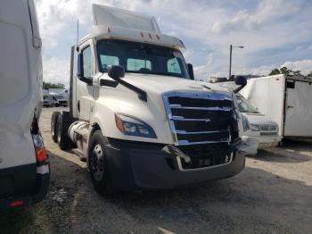  Salvage Freightliner Cascadia 1