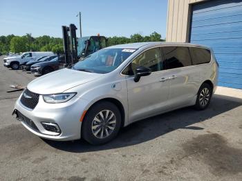  Salvage Chrysler Pacifica