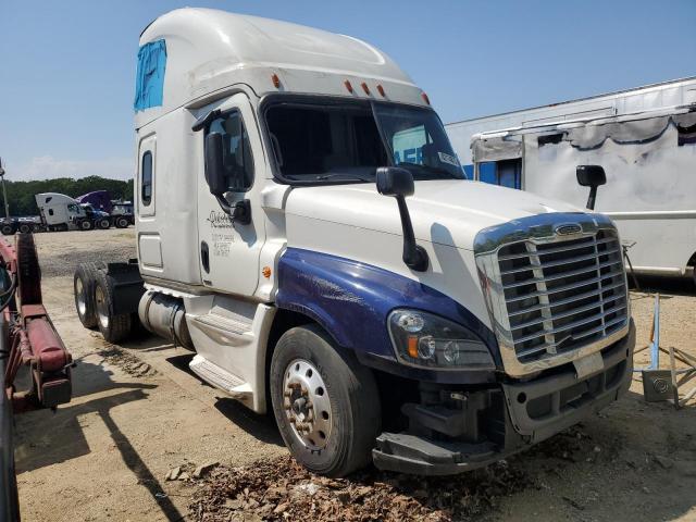  Salvage Freightliner Cascadia 1