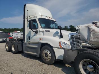  Salvage Freightliner Cascadia 1
