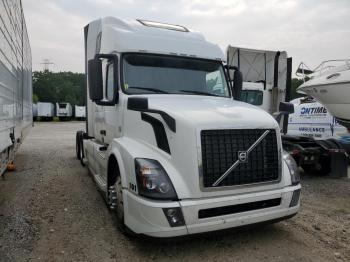  Salvage Volvo Vn