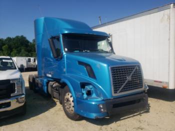  Salvage Volvo Vn