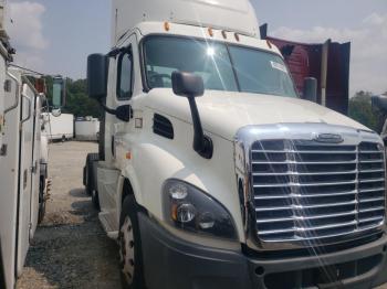  Salvage Freightliner Cascadia 1