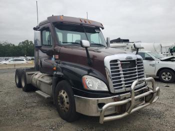  Salvage Freightliner Cascadia 1