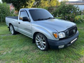  Salvage Toyota Tacoma