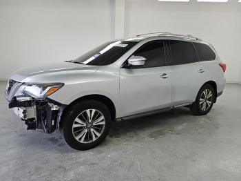  Salvage Nissan Pathfinder
