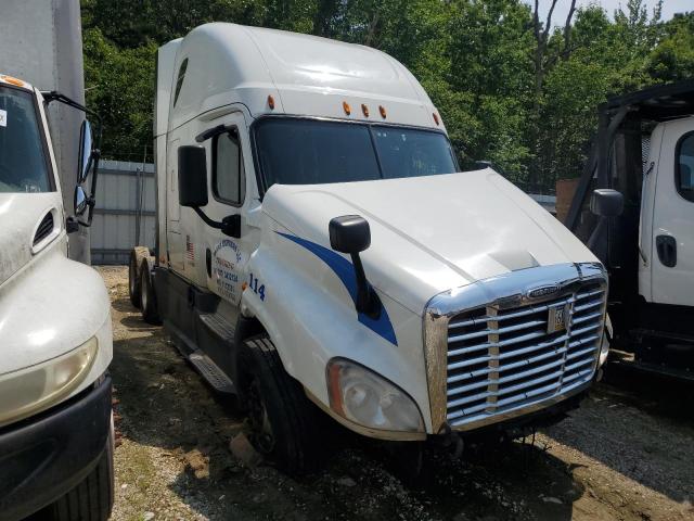  Salvage Freightliner Cascadia 1