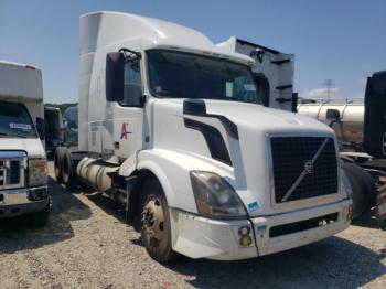  Salvage Volvo Vnl