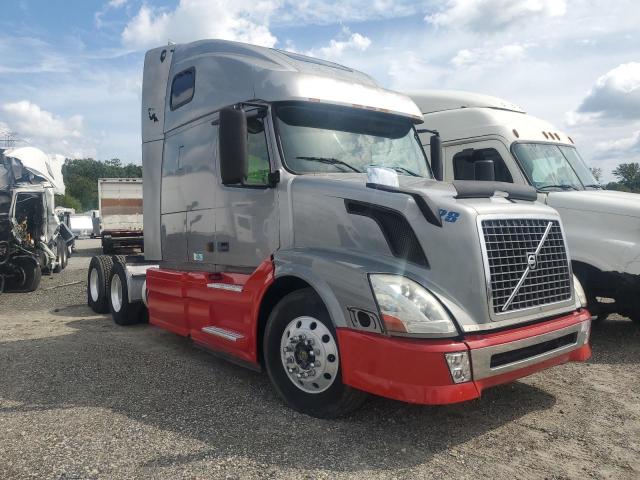  Salvage Volvo Vn