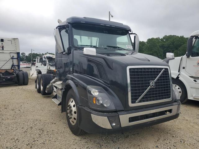  Salvage Volvo Vnl