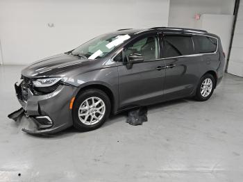  Salvage Chrysler Pacifica
