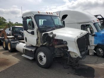  Salvage Freightliner Cascadia 1